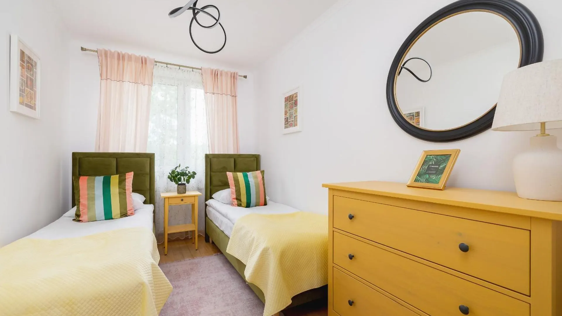 Cozy Apartment With Parking In Krakow By Noclegi Renters Polsko