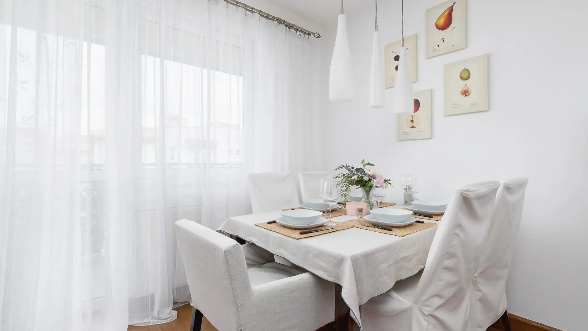 Cozy Apartment With Parking In Krakow By Noclegi Renters