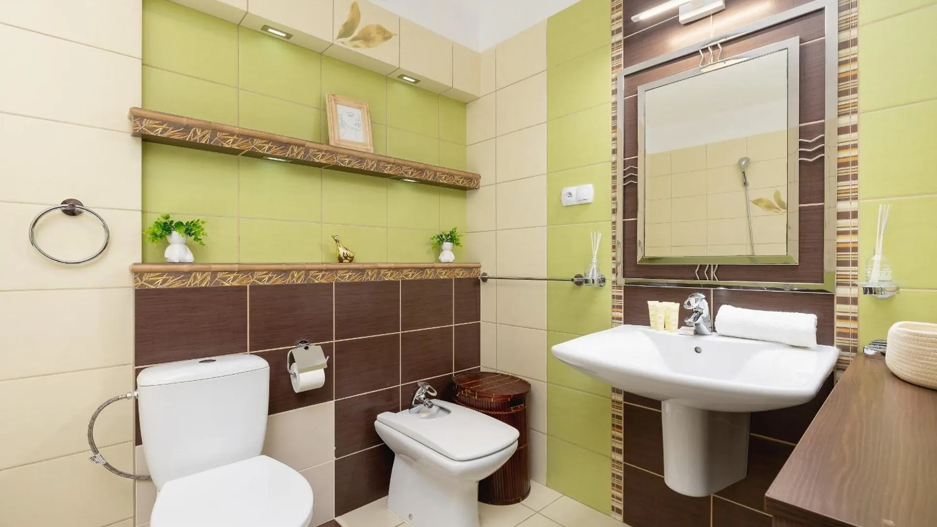 Cozy Apartment With Parking In Krakow By Noclegi Renters 0*,