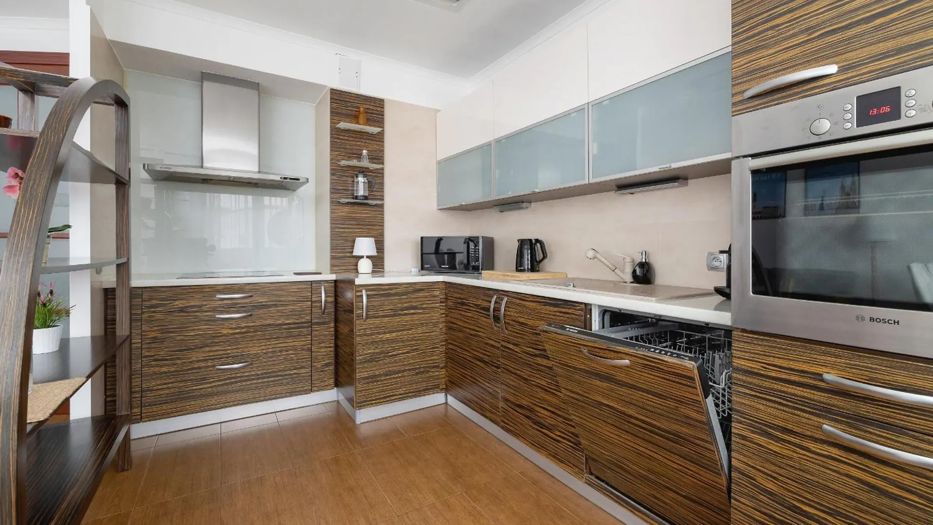 Cozy Apartment With Parking In Krakow By Noclegi Renters 0*,