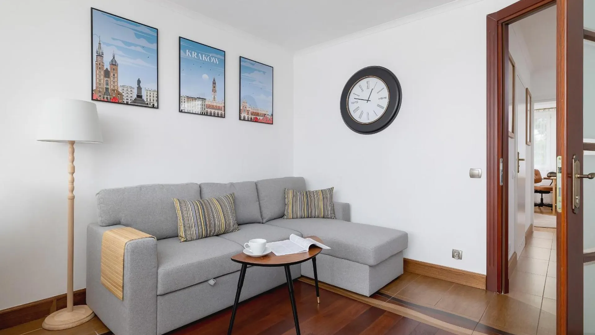 Cozy Apartment With Parking In Krakow By Noclegi Renters