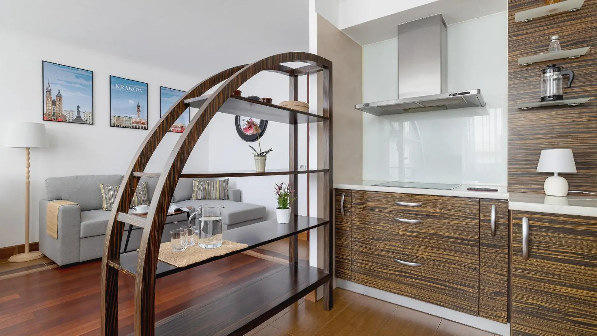 Cozy Apartment With Parking In Krakow By Noclegi Renters